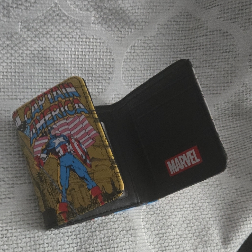 Marvel Black Wallet with Red Logo - Picture 4 of 8